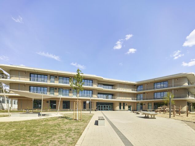 Schulhof der Carlo-Mierendorff-Schule