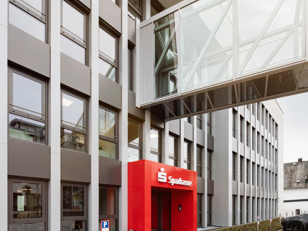 Haupteingang Sparkasse Westerwald-Sieg